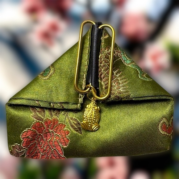 Beijing's famous Silk Market Handbags - Chinese Silk Frog Pouch-Green Floral with Gold Frog Charm - Great For Small Gift